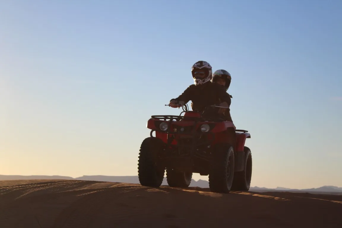 cose da fare a merzouga, merzouga marocco, deserto di merzouga, tour nel deserto di merzouga, attività a merzouga, cose da fare nel deserto del sahara, tour in atv a merzouga, prezzo quad a merzouga
